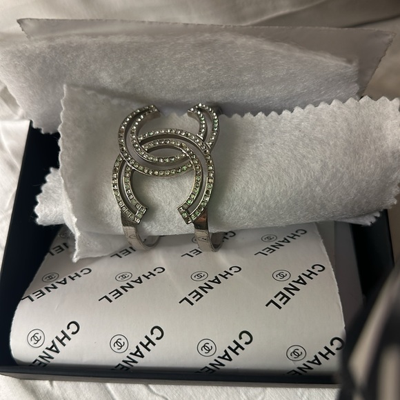 Chanel diamond cuff authentic - Picture 5 of 11
